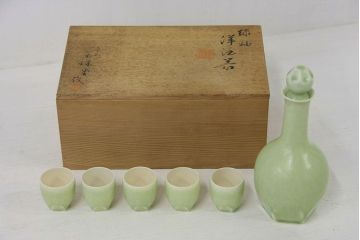 アンティーク雑貨　○古い萬珠堂・緑釉酒器