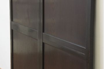 古民具・骨董 古い木の重厚な一枚板帯戸2枚(板戸)