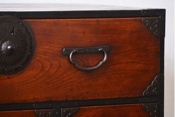 アンティーク家具　古民具・骨董 重厚な鉄脚付き前欅仙台一間箪笥(仙台箪笥)