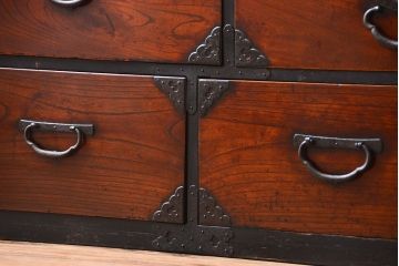 アンティーク家具　古民具・骨董 重厚な鉄脚付き前欅仙台一間箪笥(仙台箪笥)