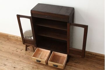 アンティーク家具　アンティーク　結霜ガラス入りシックな本箱(ブックケース)