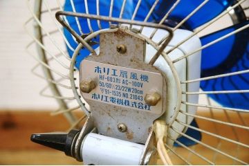 アンティーク雑貨　レトロなデザインの小さな扇風機1