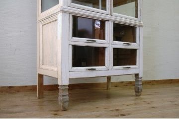 アンティーク家具　◆古い病院の変り型ケビントガラスケース