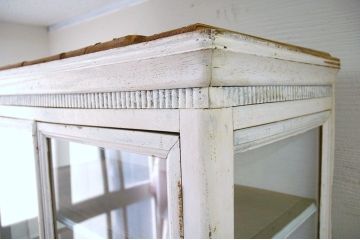 アンティーク家具　◆古い病院の変り型ケビントガラスケース