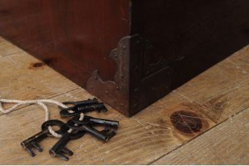 極上美品!漆の綺麗な上手二本松箪笥