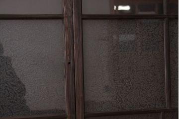 アンティーク　結霜ガラス入り使い込まれたガラス戸2枚セット(窓・引き戸)