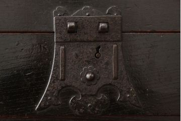 アンティーク家具　古民具・骨董　江戸時代使い込まれた前欅帳場箪笥(直し有り)