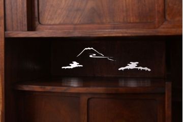 アンティーク家具　アンティーク　シックな透かし彫り栓材の飾り棚(茶棚・茶箪笥)