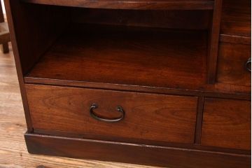 アンティーク家具　アンティーク　シックな透かし彫り栓材の飾り棚(茶棚・茶箪笥)