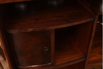 アンティーク家具　アンティーク　シックな透かし彫り栓材の飾り棚(茶棚・茶箪笥)