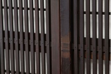 ★古民具・骨董　古い木の腰板欅裏障子付き格子戸2枚セット(引き戸)