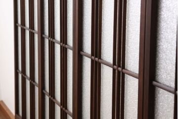 アンティーク　古い木の細身のダイヤガラス入り引き戸4枚セット(ガラス戸)