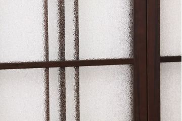 アンティーク　古い木の細身のダイヤガラス入り引き戸4枚セット(ガラス戸)