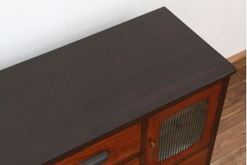 アンティーク家具　アンティーク　天板無垢材の鉄脚ローボード(ドロワーチェスト)