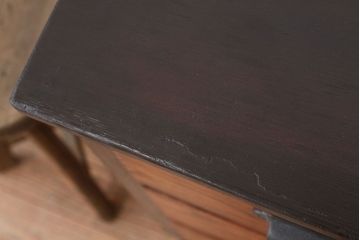 アンティーク家具　アンティーク　天板無垢材の鉄脚ローボード(ドロワーチェスト)