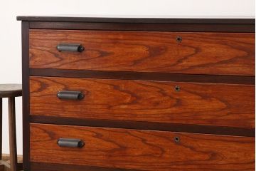 アンティーク家具　アンティーク　天板無垢材の鉄脚ローボード(ドロワーチェスト)