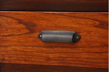 アンティーク家具　アンティーク　天板無垢材の鉄脚ローボード(ドロワーチェスト)