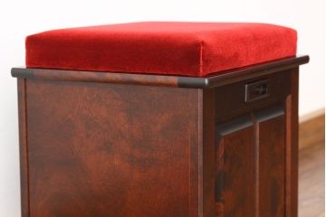 中古　北海道民芸家具　スツール(収納付き・キャスター)