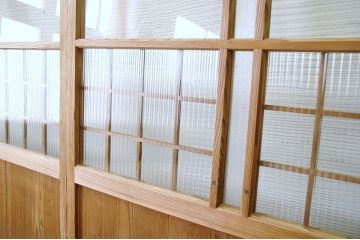 珍品!古い木味のモールガラス引き戸2枚組