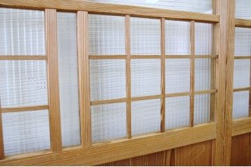 珍品!古い木味のモールガラス引き戸2枚組