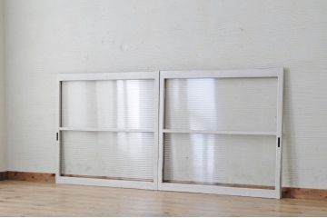 ペンキの剥げたレトロなモールガラス引き戸2枚セット