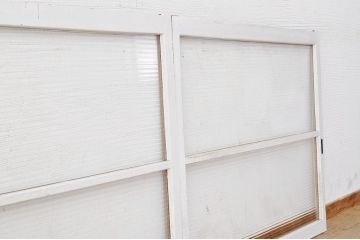 ペンキの剥げたレトロなモールガラス引き戸2枚セット