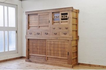 アンティーク家具　特注品　前面総桜材の希少な水屋箪笥
