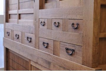 アンティーク家具　特注品　前面総桜材の希少な水屋箪笥