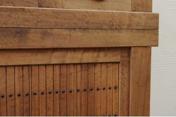 アンティーク家具　特注品　前面総桜材の希少な水屋箪笥