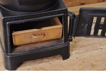 アンティーク雑貨　美品!!古い鋳物ストーブ(2)(フクロク)