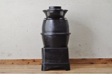 アンティーク雑貨　美品!!古い鋳物ストーブ(2)(フクロク)