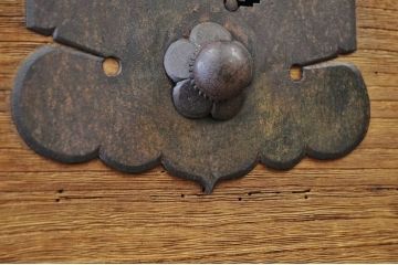 アンティーク家具　明治期　総桐の極厚金具3つ重ね時代箪笥(桐箪笥、桐たんす)