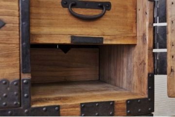 アンティーク家具　明治期　総桐の極厚金具3つ重ね時代箪笥(桐箪笥、桐たんす)