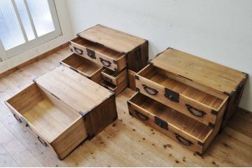 アンティーク家具　明治期　総桐の極厚金具3つ重ね時代箪笥(桐箪笥、桐たんす)