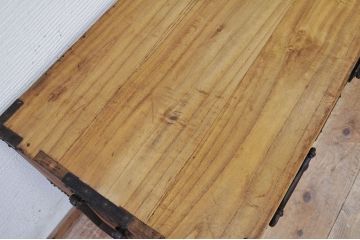 アンティーク家具　明治期　総桐の極厚金具3つ重ね時代箪笥(桐箪笥、桐たんす)
