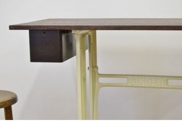 白いペイントのかわいいリメイクミシンテーブル(シンガー)作業台(シンガーミシン)