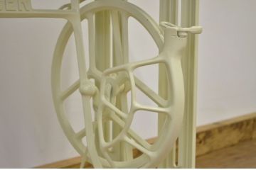 白いペイントのかわいいリメイクミシンテーブル(シンガー)作業台(シンガーミシン)