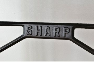 古いミシンのリメイクテーブル6　(SHARP)