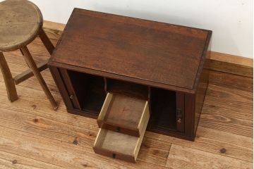 アンティーク家具　アンティーク　シャッター扉の造りの良いナラ材書類棚(収納棚蛇腹)