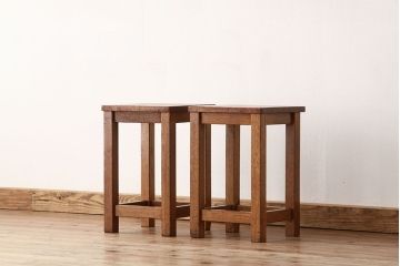 レトロ家具　昭和レトロ　古い学校の無垢材角スツール2脚セット(1)
