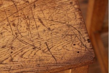 レトロ家具　昭和レトロ　古い学校の無垢材角スツール2脚セット(1)