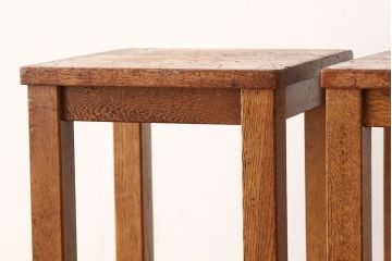 レトロ家具　昭和レトロ　古い学校の無垢材角スツール2脚セット(1)