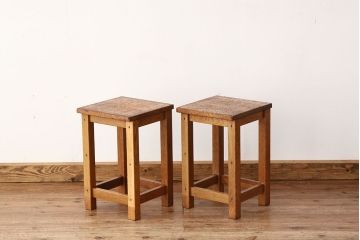 レトロ家具　昭和レトロ　古い学校の無垢材角スツール2脚セット(1)