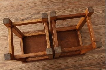 レトロ家具　昭和レトロ　古い学校の無垢材角スツール2脚セット(1)