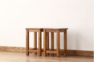 レトロ家具　昭和レトロ　古い学校の無垢材角スツール2脚セット(4)