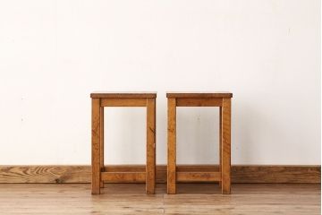 レトロ家具　昭和レトロ　古い学校の無垢材角スツール2脚セット(4)