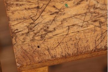 レトロ家具　昭和レトロ　古い学校の無垢材角スツール2脚セット(4)