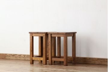 レトロ家具　昭和レトロ　古い学校の無垢材角スツール2脚セット(7)