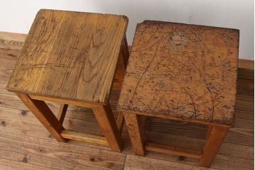 レトロ家具　昭和レトロ　古い学校の無垢材角スツール2脚セット(7)