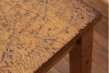 レトロ家具　昭和レトロ　古い学校の無垢材角スツール2脚セット(7)